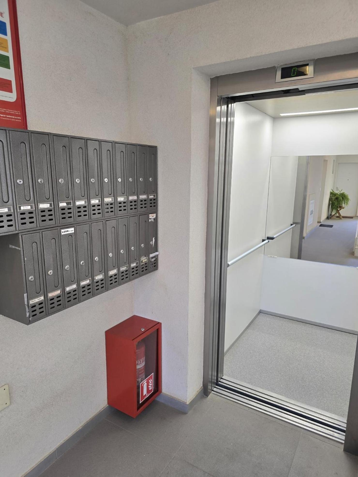 Leon Apartamento Split Exterior foto